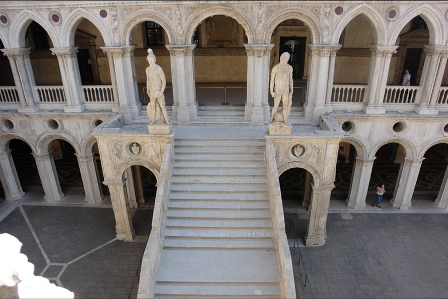 Scalinata di Palazzo Ducale