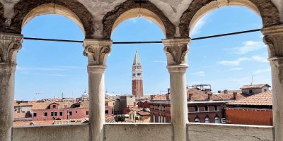 Scala Contarini del Bovolo, vista su Venezia