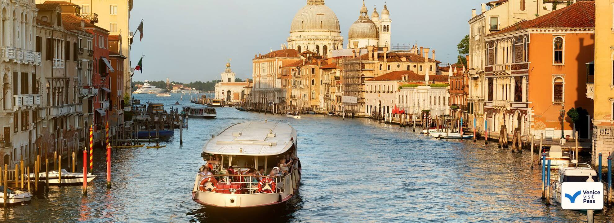 vaporetto-a-venezia-copyright-credit-canva