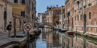 Bagno_canali_Venezia
